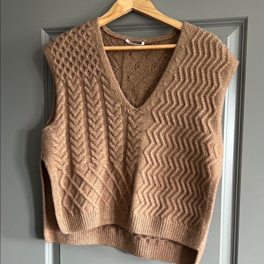 Pomandere Women's Tan Sweater Vest